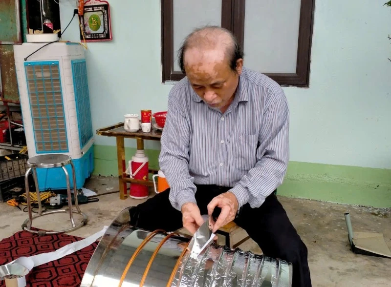 Người lính già và sáng chế máy tinh lọc mật ong