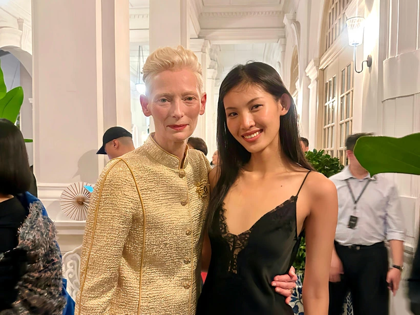 Người mẫu Việt đầu tiên tự tin sải bước trong show diễn của nhà mốt Chanel