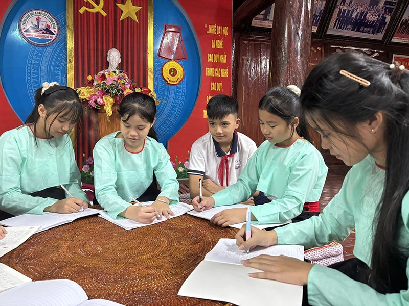 Bảo tồn và phát huy chữ viết, tiếng nói của đồng bào dân tộc thiểu số (Bài 2): Đưa tiếng dân tộc vào trường học, giữ mạch nguồn văn hóa