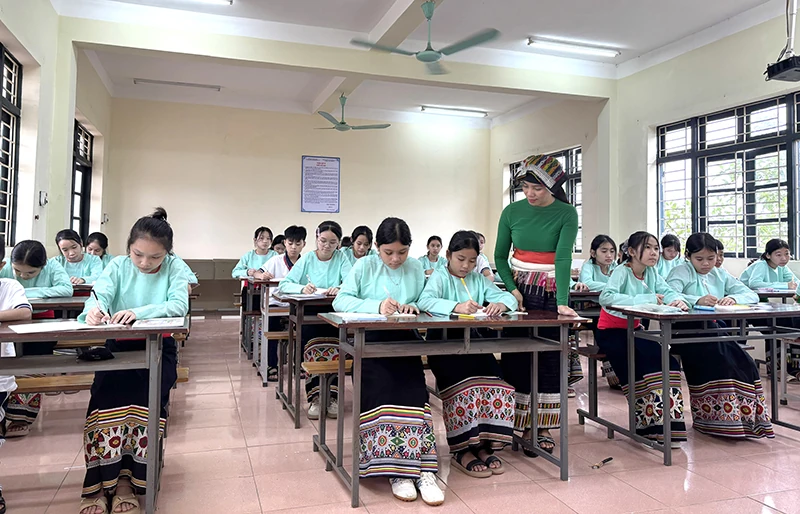 Bảo tồn và phát huy chữ viết, tiếng nói của đồng bào dân tộc thiểu số (Bài 2): Đưa tiếng dân tộc vào trường học, giữ mạch nguồn văn hóa