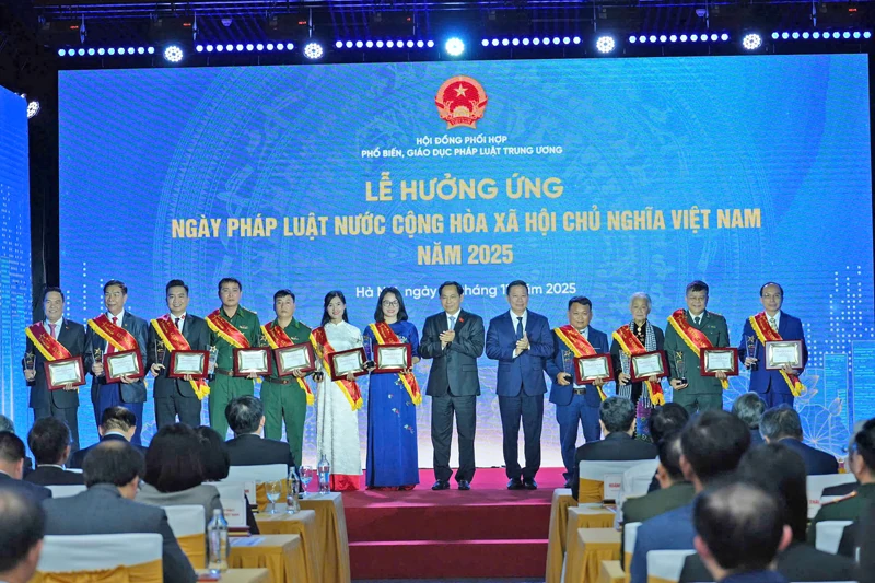 Thiếu tá Hơ Văn Di - tấm gương sáng pháp luật vùng biên