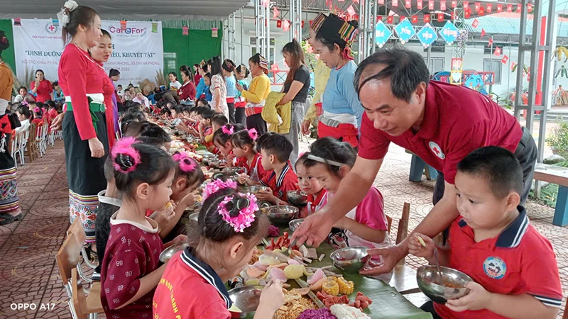 Hơn 100 triệu đồng hỗ trợ khẩu phần ăn cho Trường Mầm non Thanh Phong