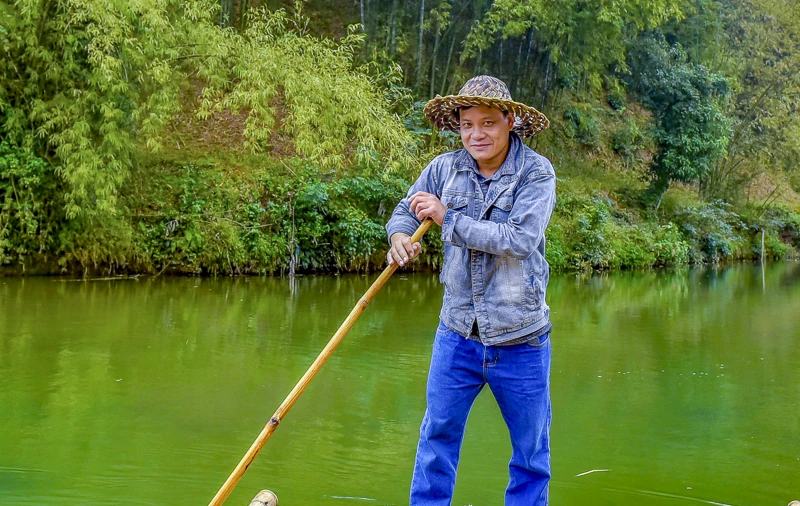 Người đàn ông Thái khởi nghiệp từ bè trên suối