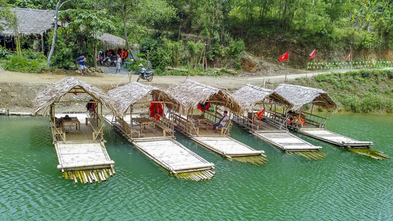 Người đàn ông Thái khởi nghiệp từ bè trên suối