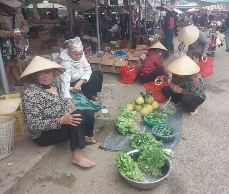 Luấn quấn chợ Hội...