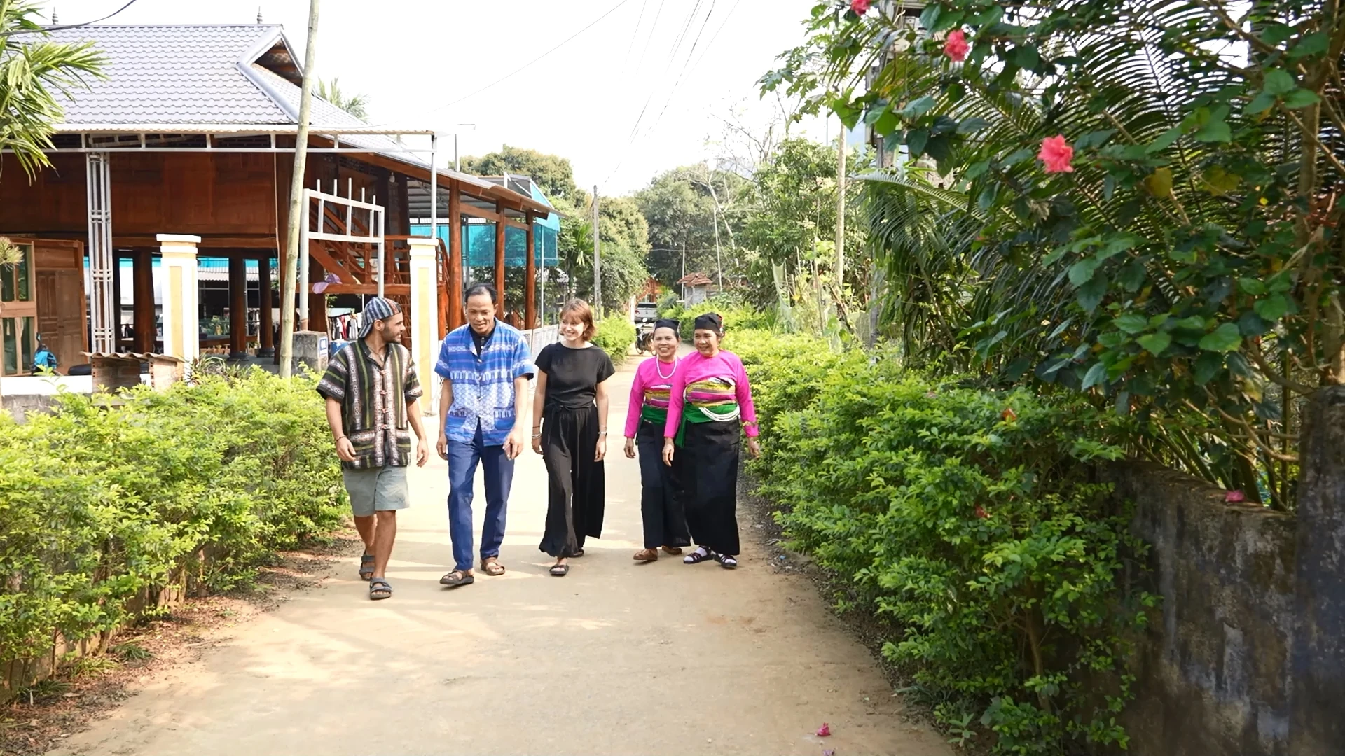 Văn hóa dân tộc thiểu số trong dòng chảy chuyển đổi số