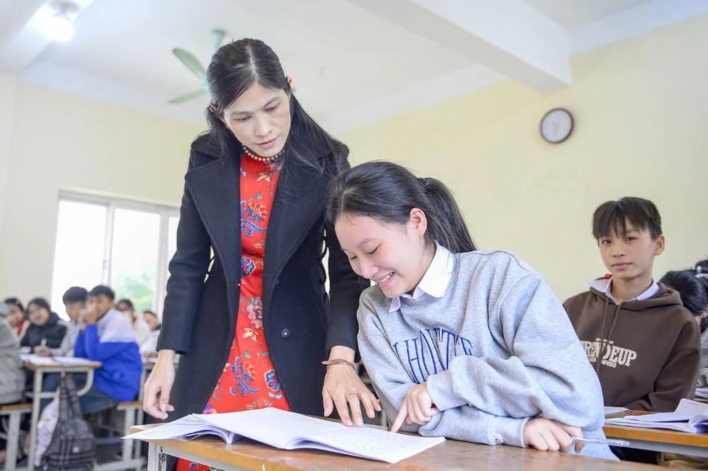 Gieo chữ ở Biện Sơn