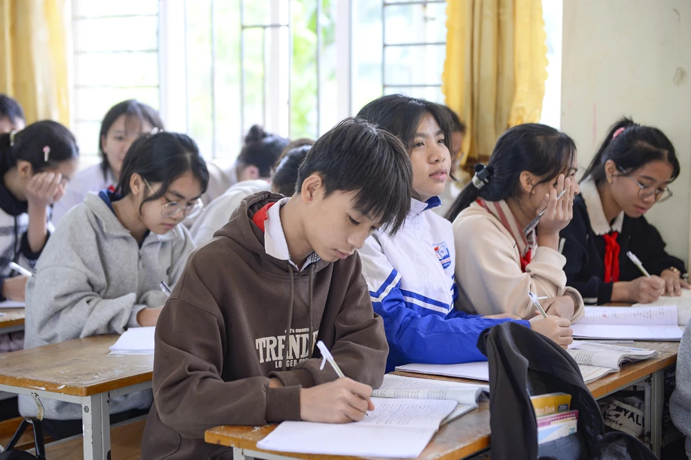 Gieo chữ ở Biện Sơn