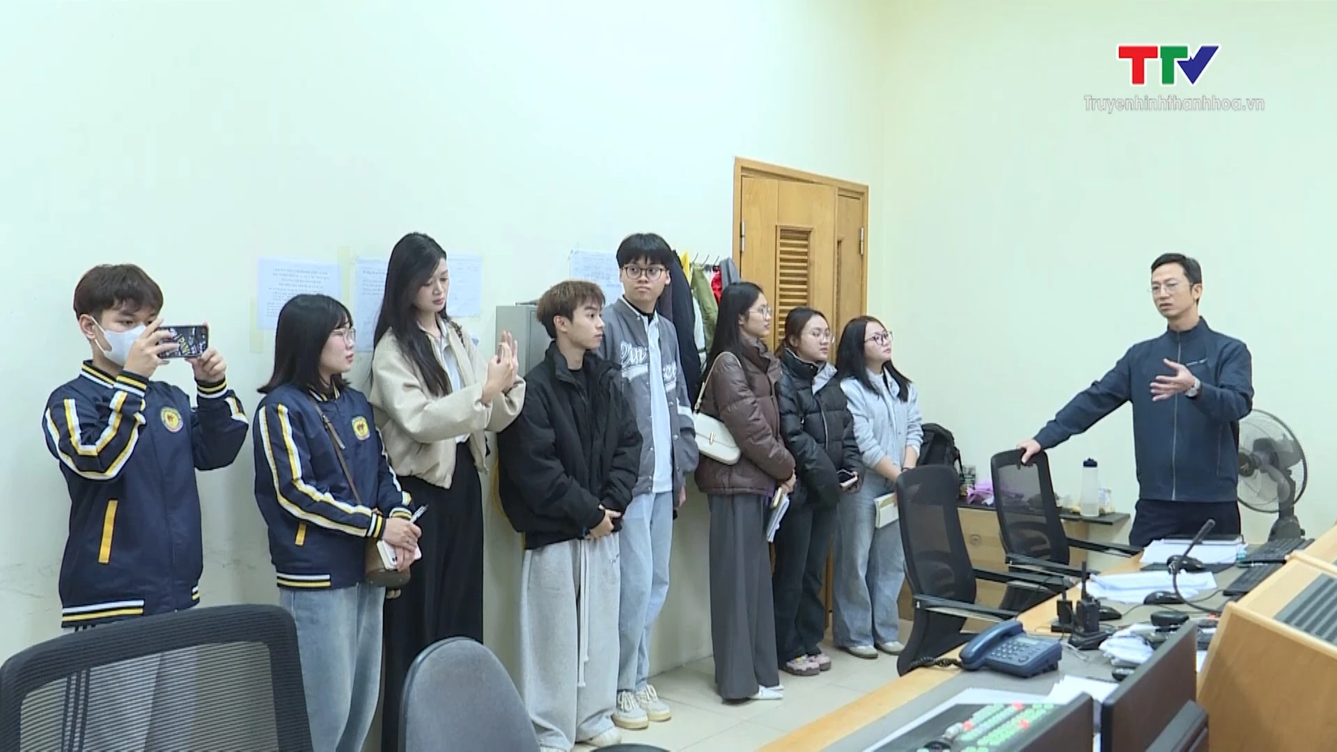 Đôi mắt và bàn tay