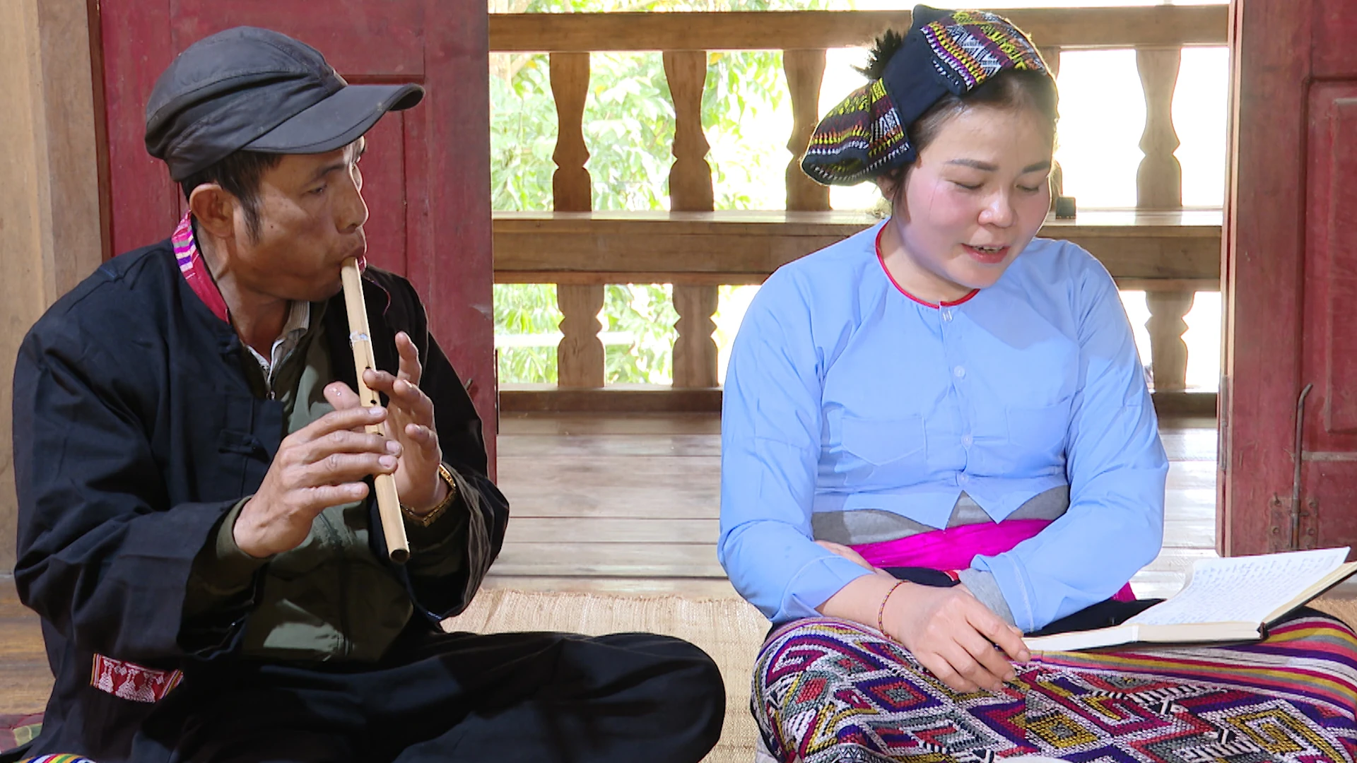 Tìm về câu nhuốn “Bà hới nơ...”