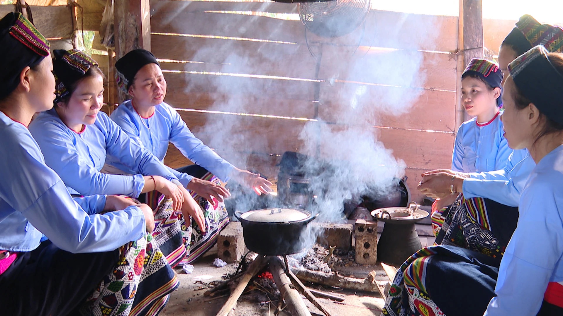 Tìm về câu nhuốn “Bà hới nơ...”