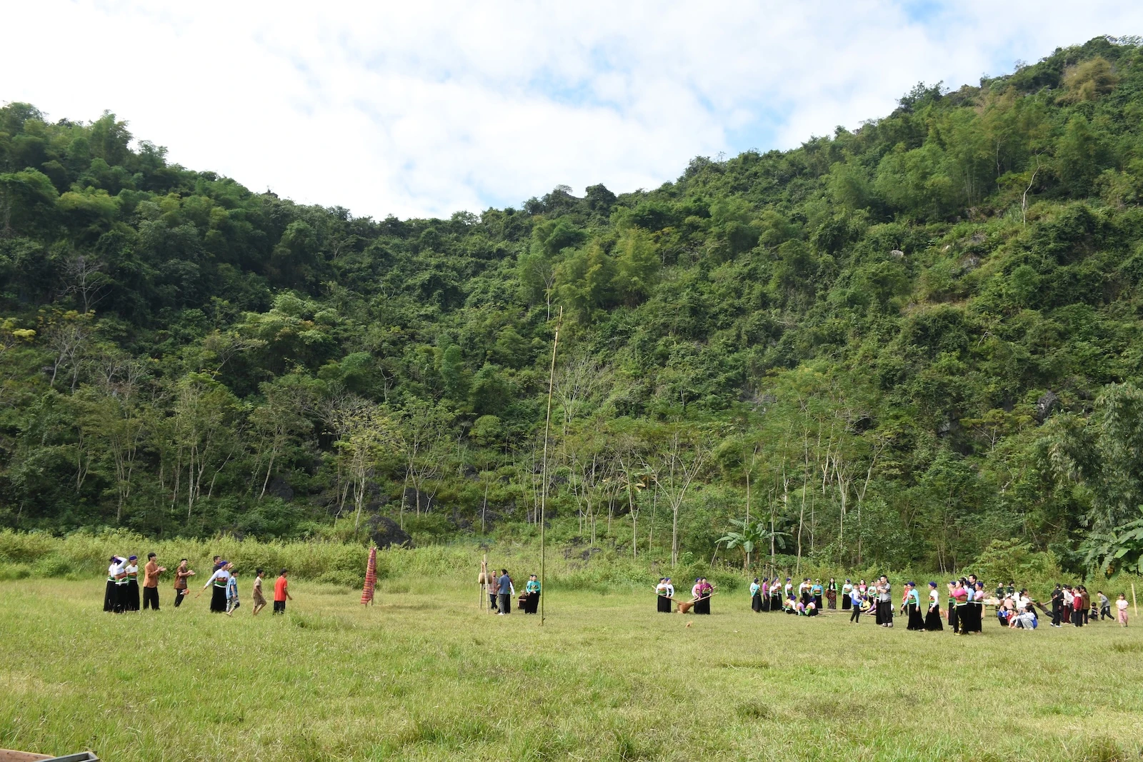Theo quả còn bay lên trời Pù Luông