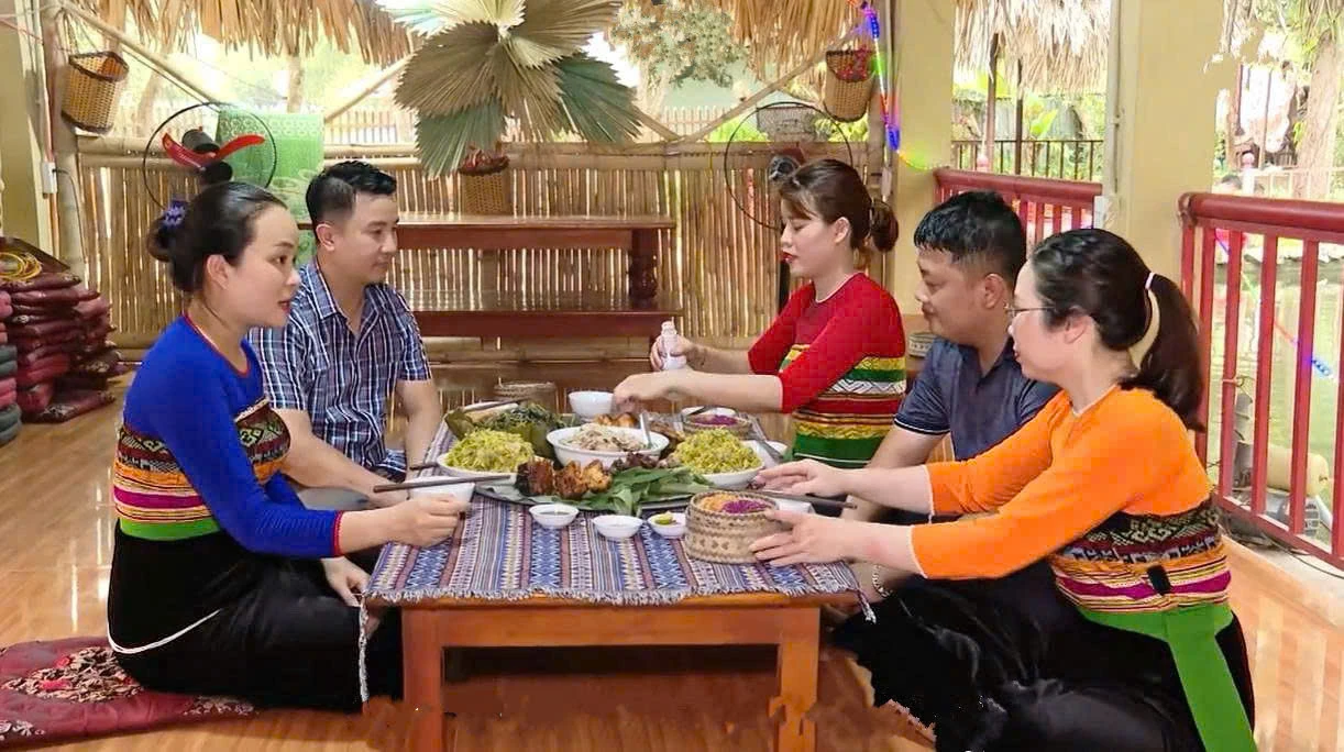 Độc đáo mâm cỗ lá của người Thái xứ Thanh