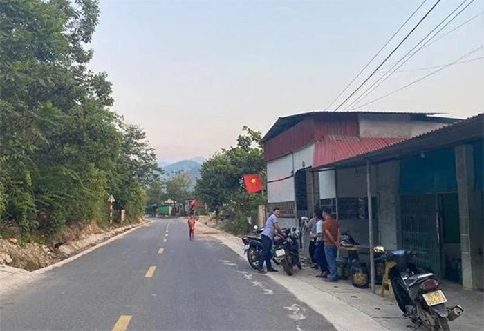 Tặng Bằng khen 16 tập thể, cá nhân xuất sắc trong tuyên truyền nếp sống văn hóa tang lễ vùng đồng bào Mông