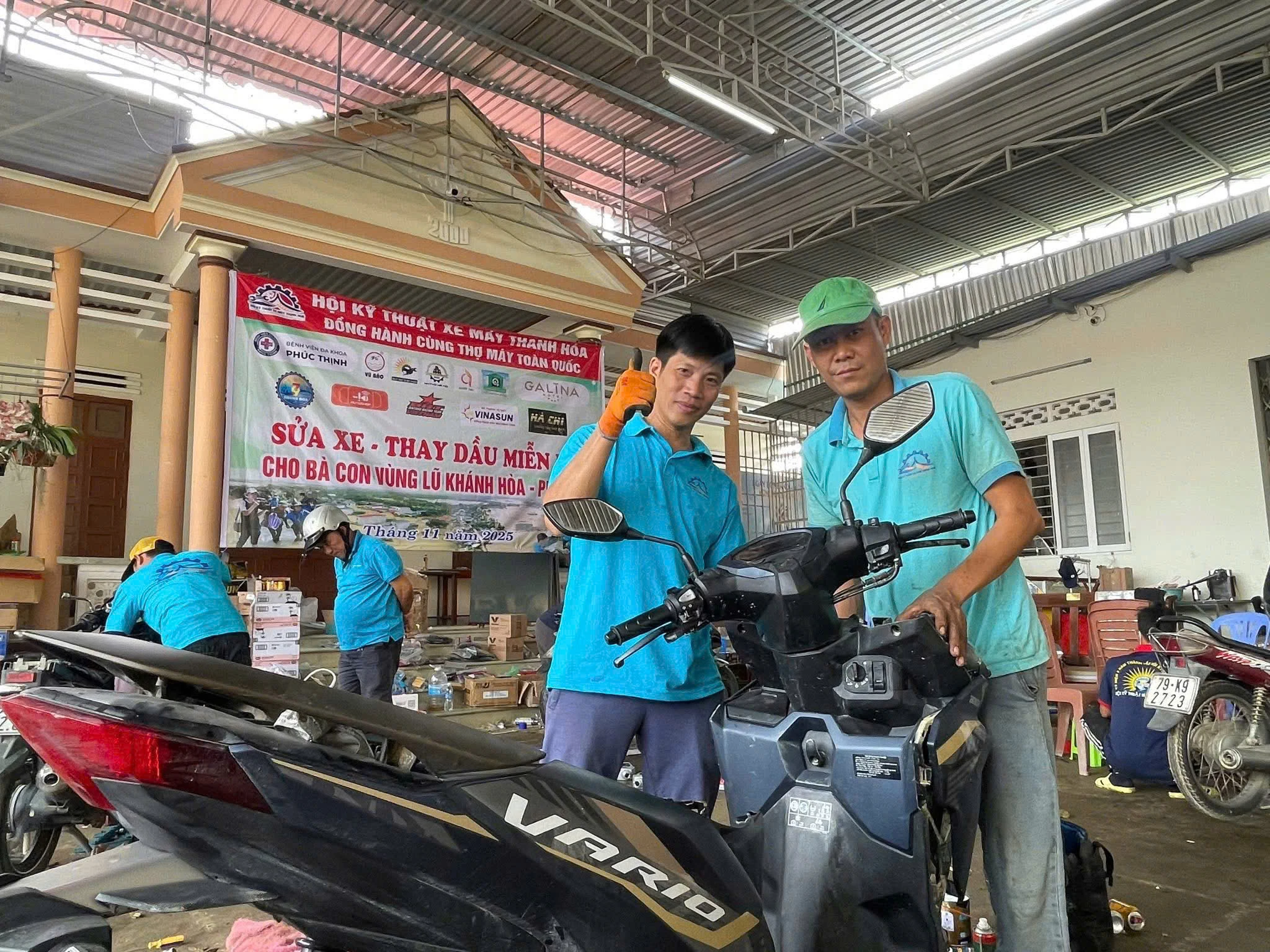 Bàn tay nối những yêu thương