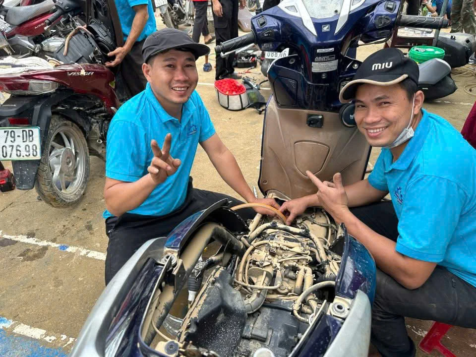 Bàn tay nối những yêu thương