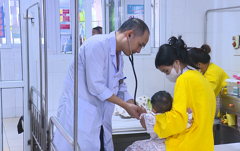 Những sai lầm của phụ huynh khiến trẻ bị viêm phổi vào mùa lạnh