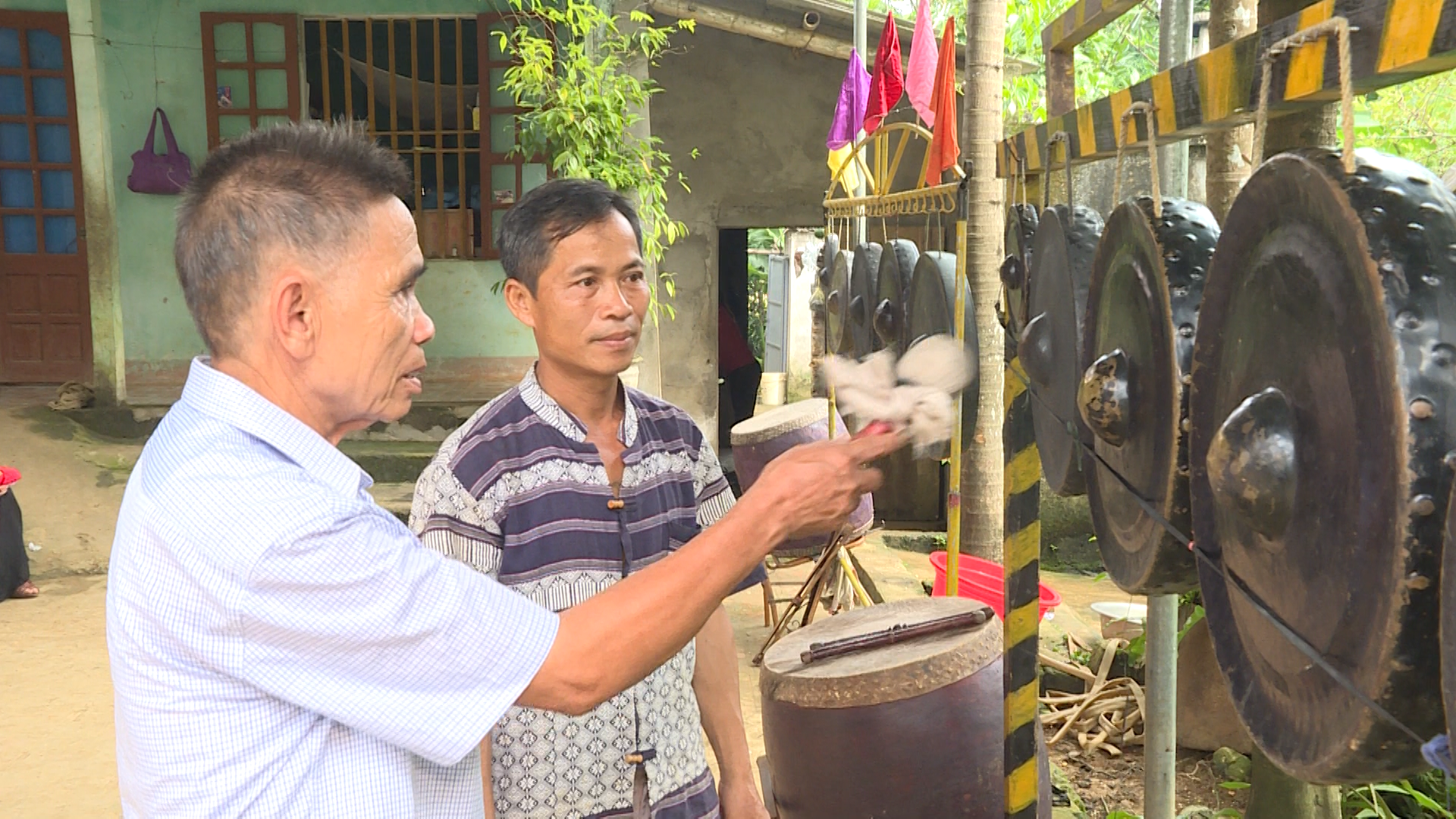 Những người góp phần gìn giữ văn hóa truyền thống