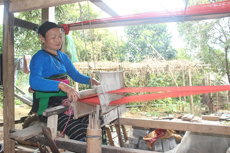 Mở hướng phát triển du lịch cộng đồng ở bản Lốc