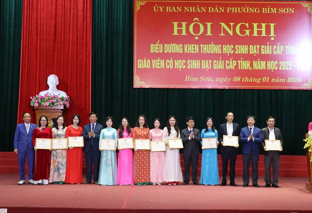 Phường Bỉm Sơn biểu dương, khen thưởng học sinh và giáo viên có thành tích xuất sắc