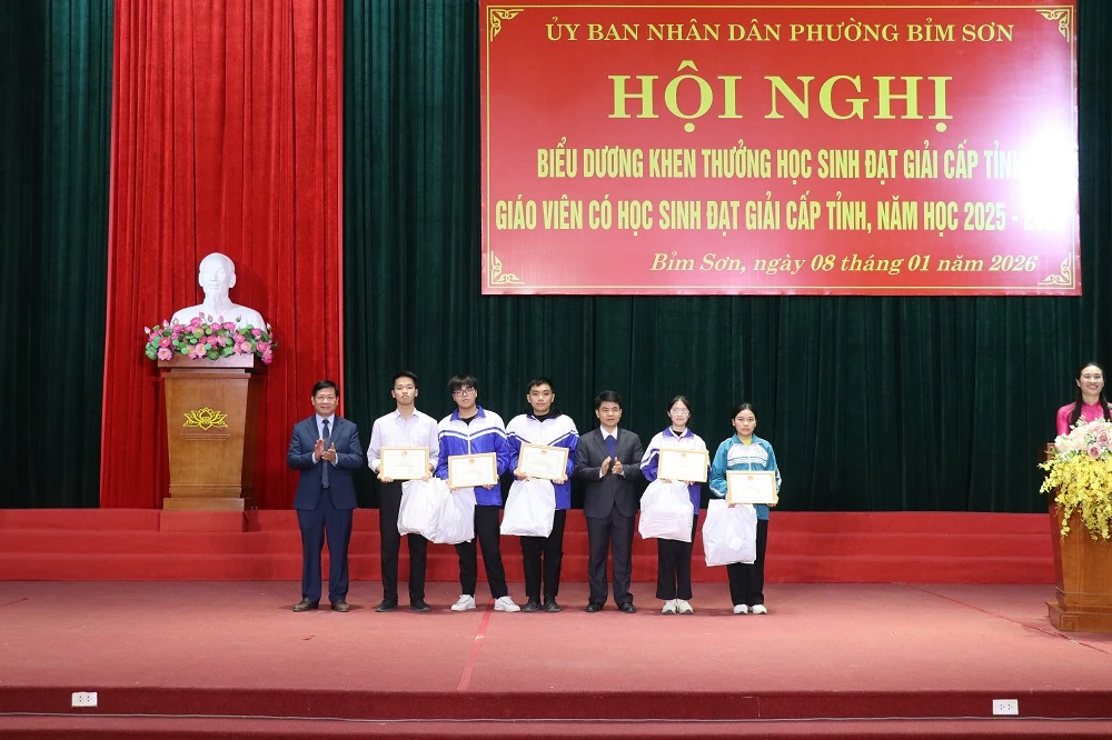 Phường Bỉm Sơn biểu dương, khen thưởng học sinh và giáo viên có thành tích xuất sắc