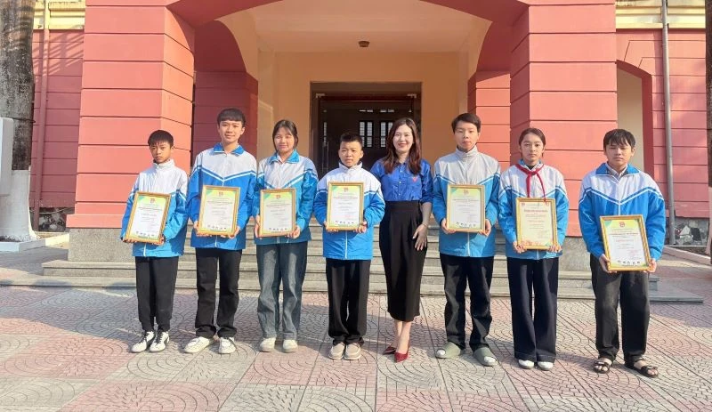 “Tiến bước lên Đoàn - Trách nhiệm của tuổi trẻ với đất nước”