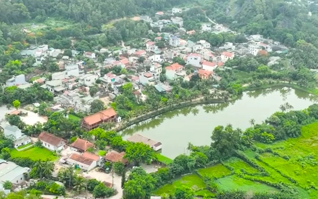 “Đất lề quê thói”