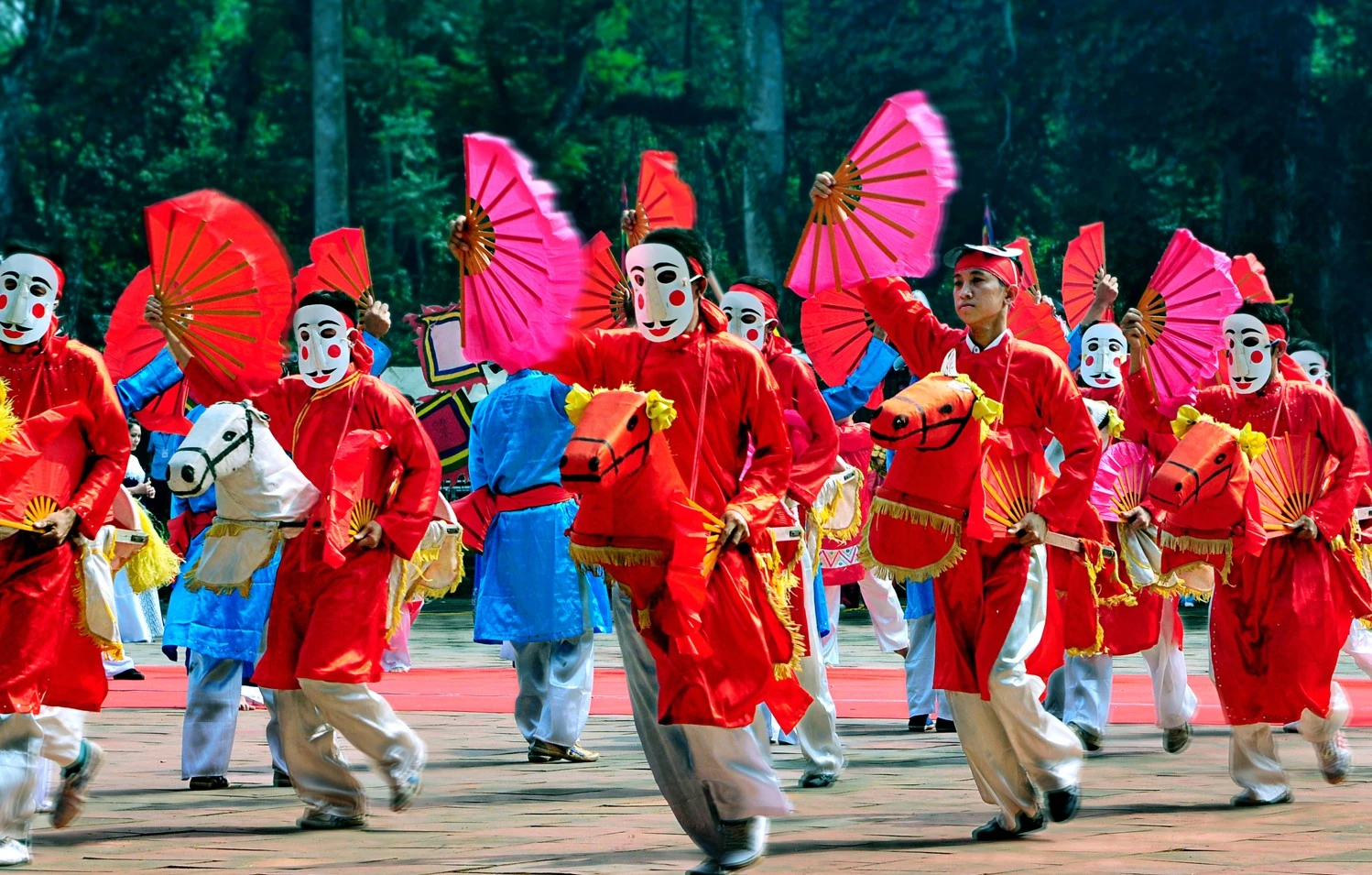 “Đất lề quê thói”