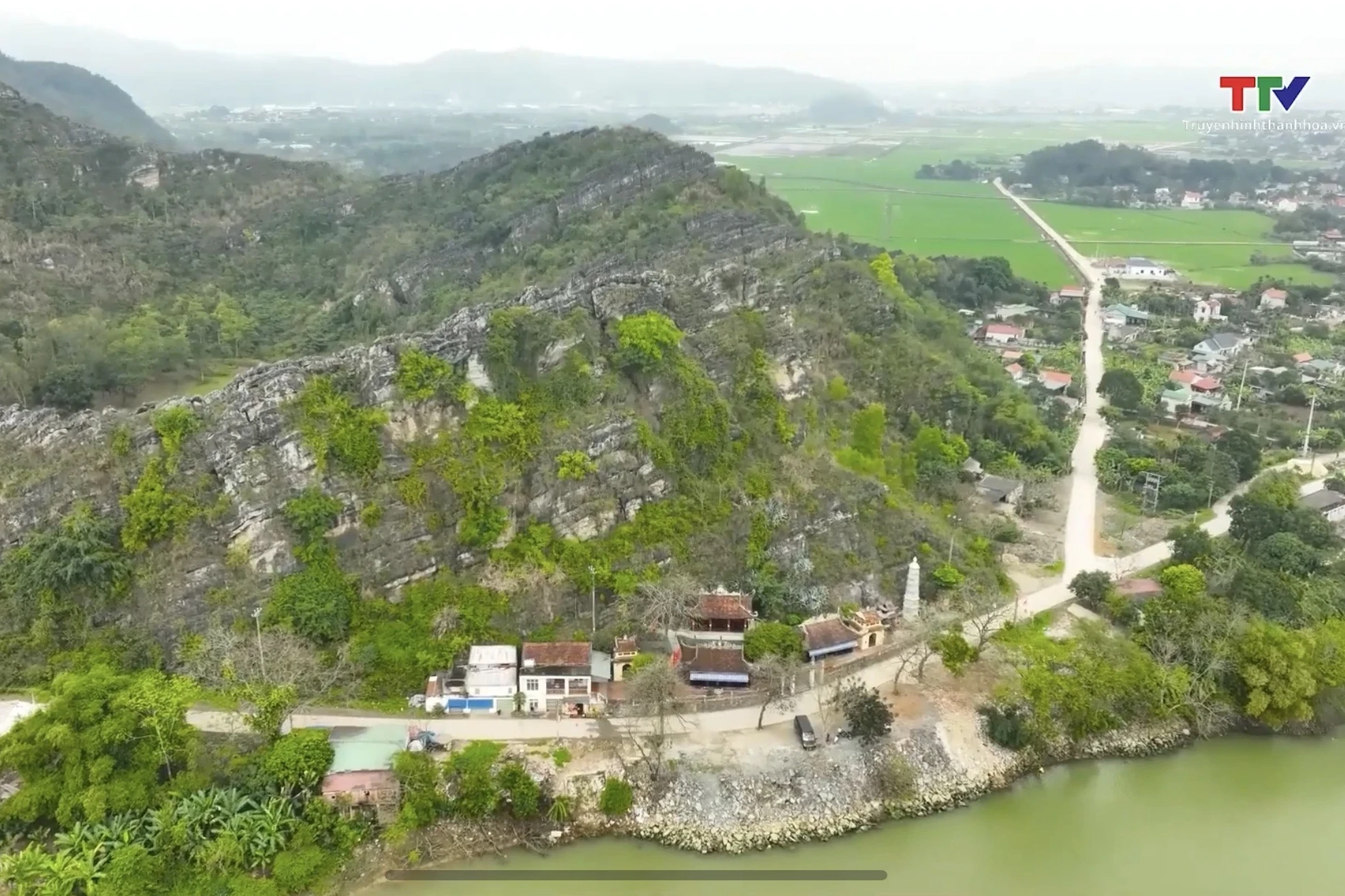 Khám phá con đường di tích