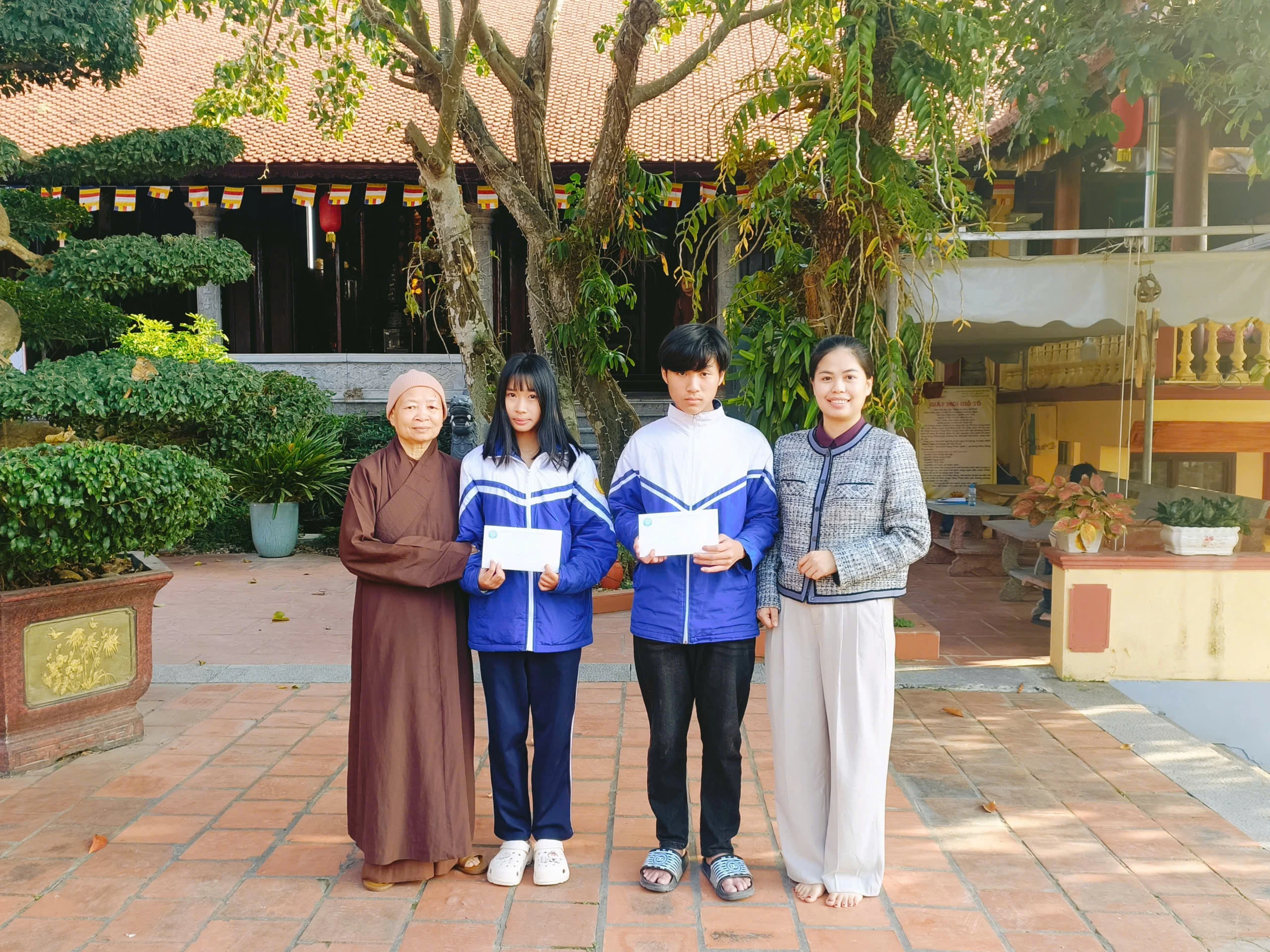 Thắp sáng niềm tin, viết tiếp ước mơ cho trẻ mồ côi