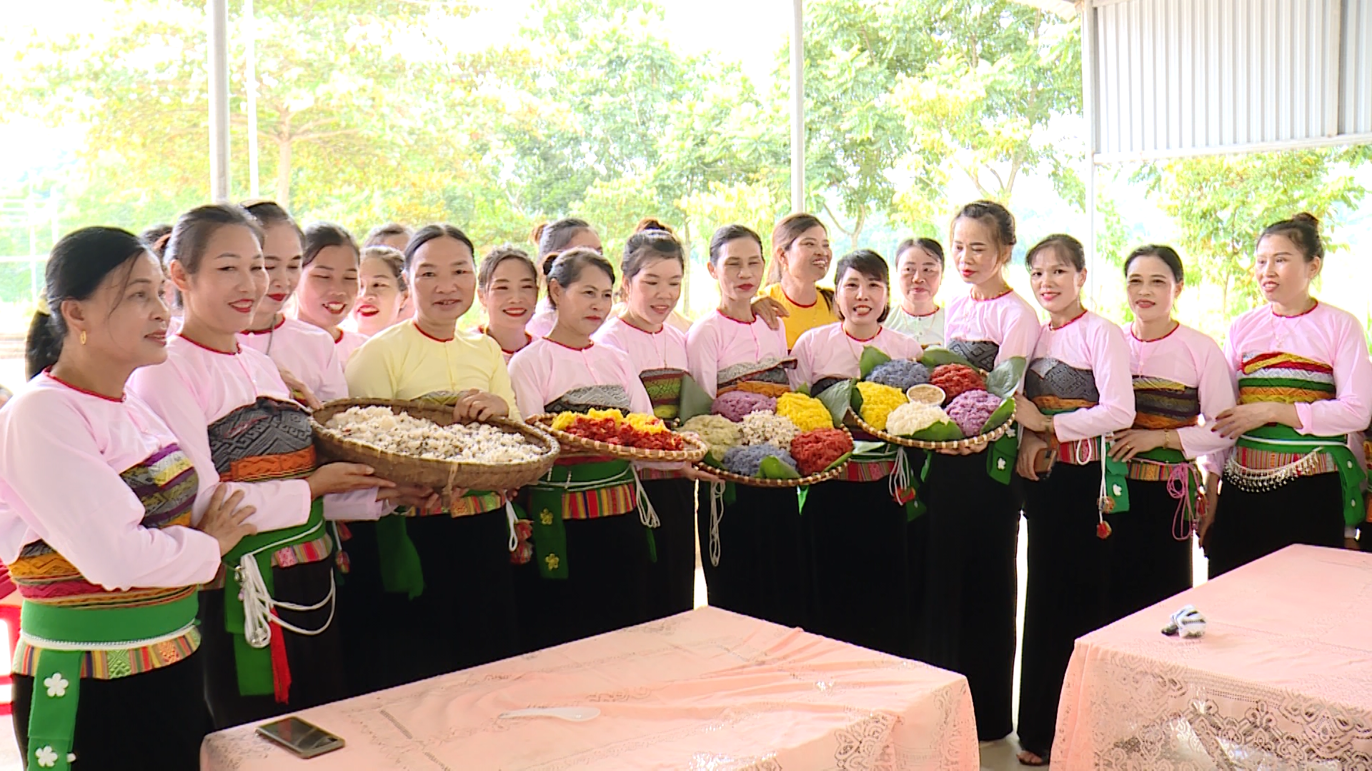 Hội làng trên đất Mường Đủ