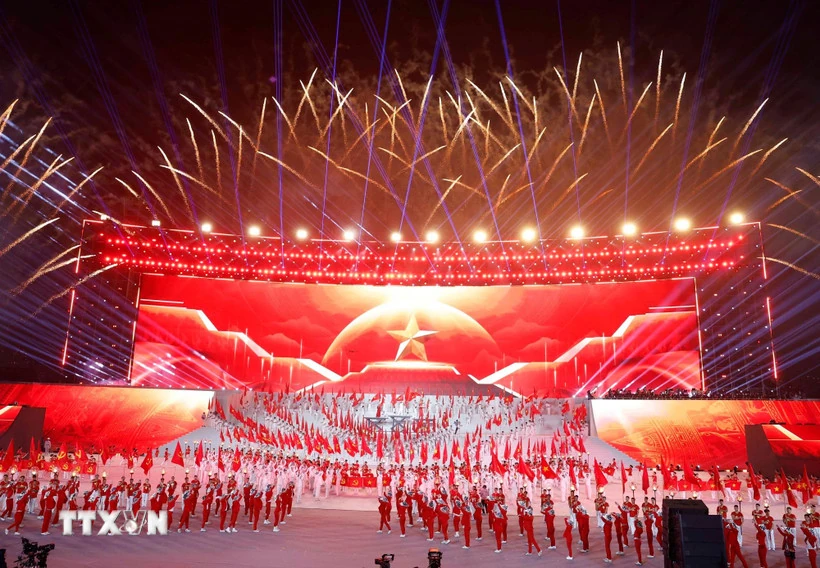 Cầu truyền hình Hai tay xây dựng một sơn hà diễn ra tại 4 địa danh lịch sử