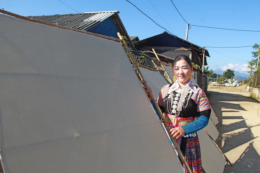 Nét đẹp nghề làm giấy dó của đồng bào Mông