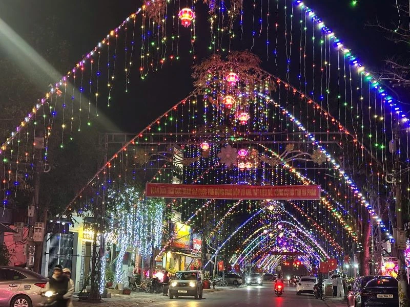 Cây nêu gọi Tết về