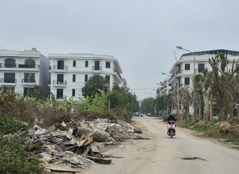 Cần xử lý dứt điểm các bãi rác tự phát tại đô thị