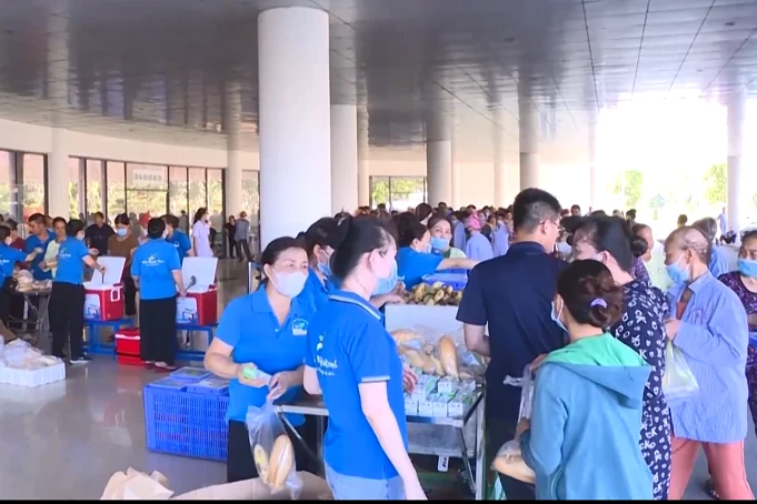 Ấm lòng những suất cơm, cháo nghĩa tình tại bệnh viện những ngày giáp Tết