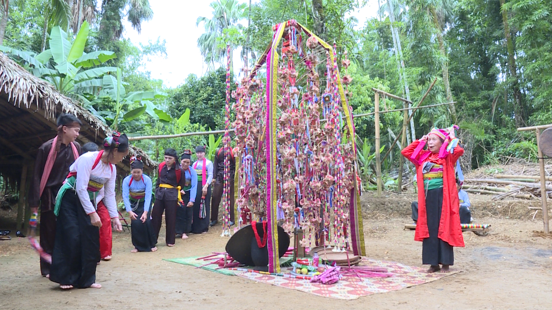 Độc đáo các trò chơi, trò diễn dân gian dân tộc Mường ngày xuân