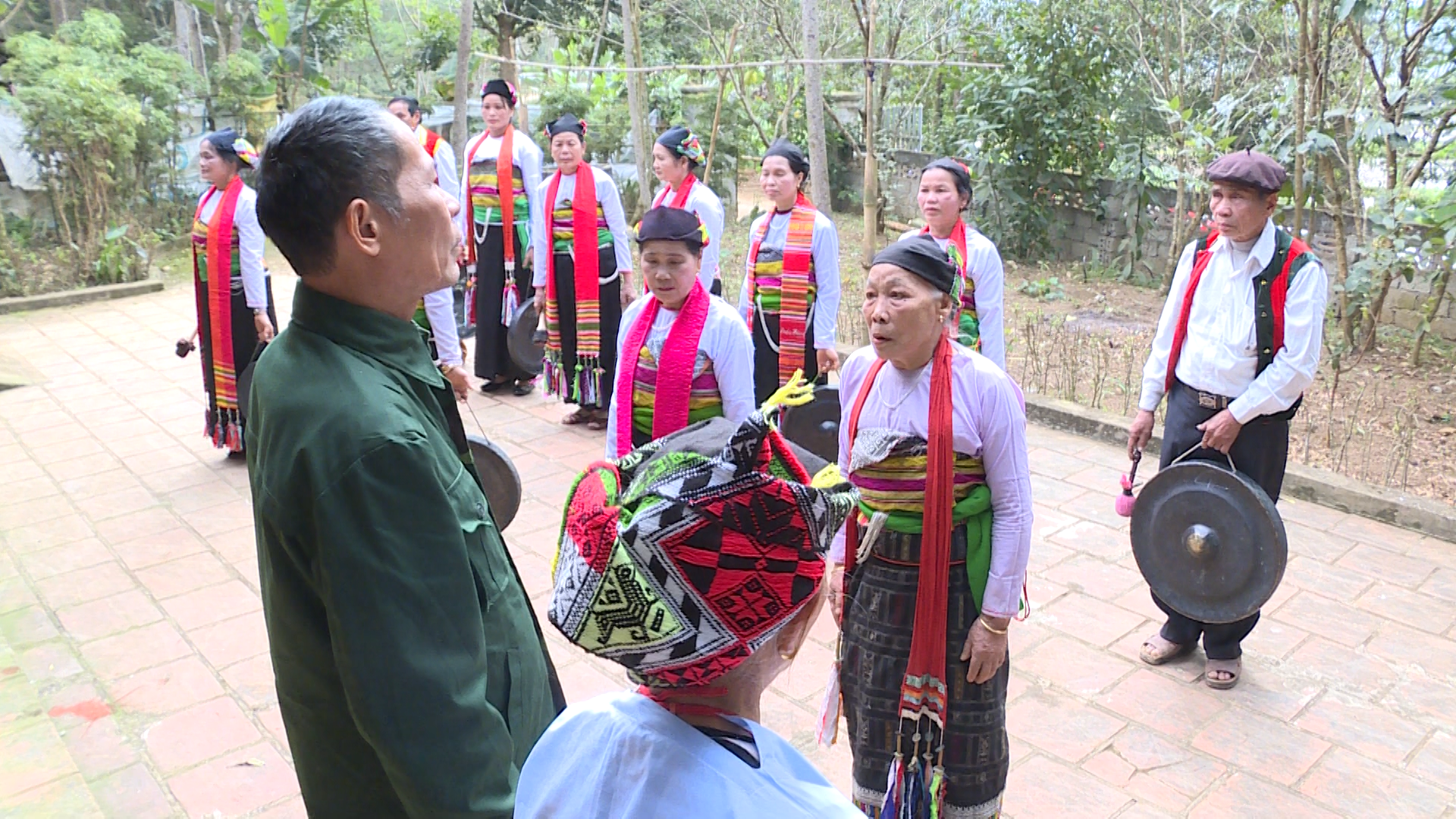 Độc đáo các trò chơi, trò diễn dân gian dân tộc Mường ngày xuân