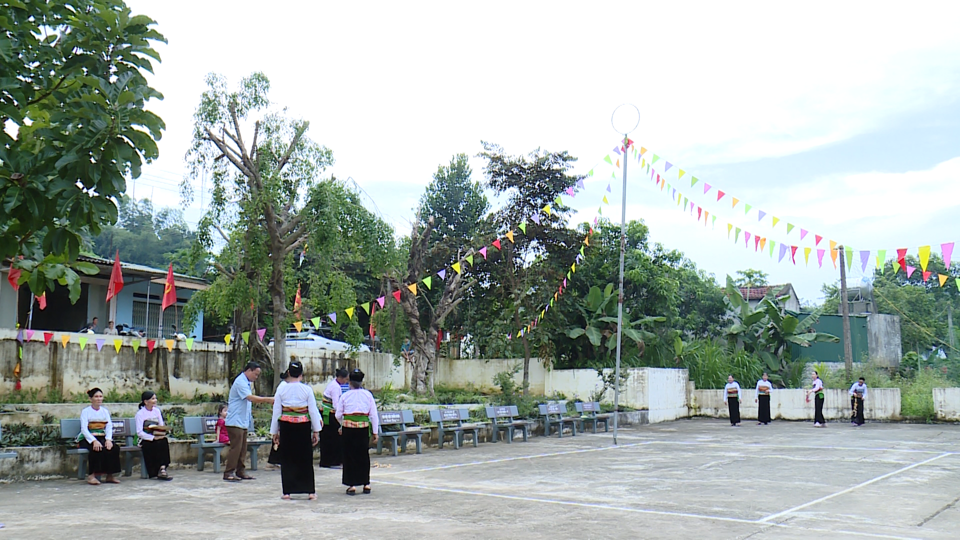 Độc đáo các trò chơi, trò diễn dân gian dân tộc Mường ngày xuân