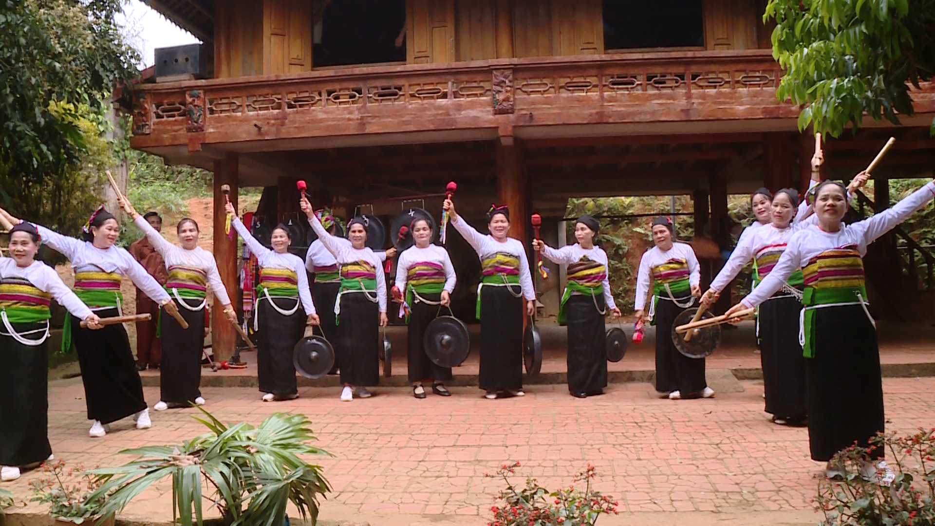 Độc đáo các trò chơi, trò diễn dân gian dân tộc Mường ngày xuân