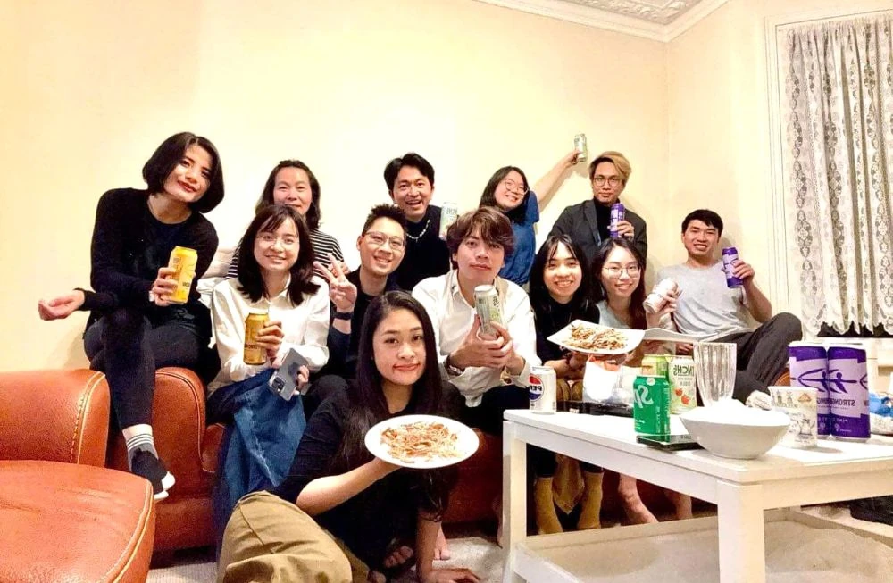 Tết xa quê, ở lại hay về?