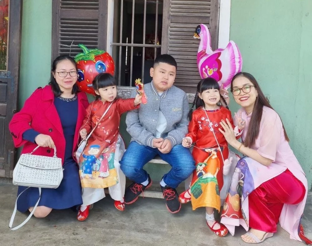 Tết xa quê, ở lại hay về?