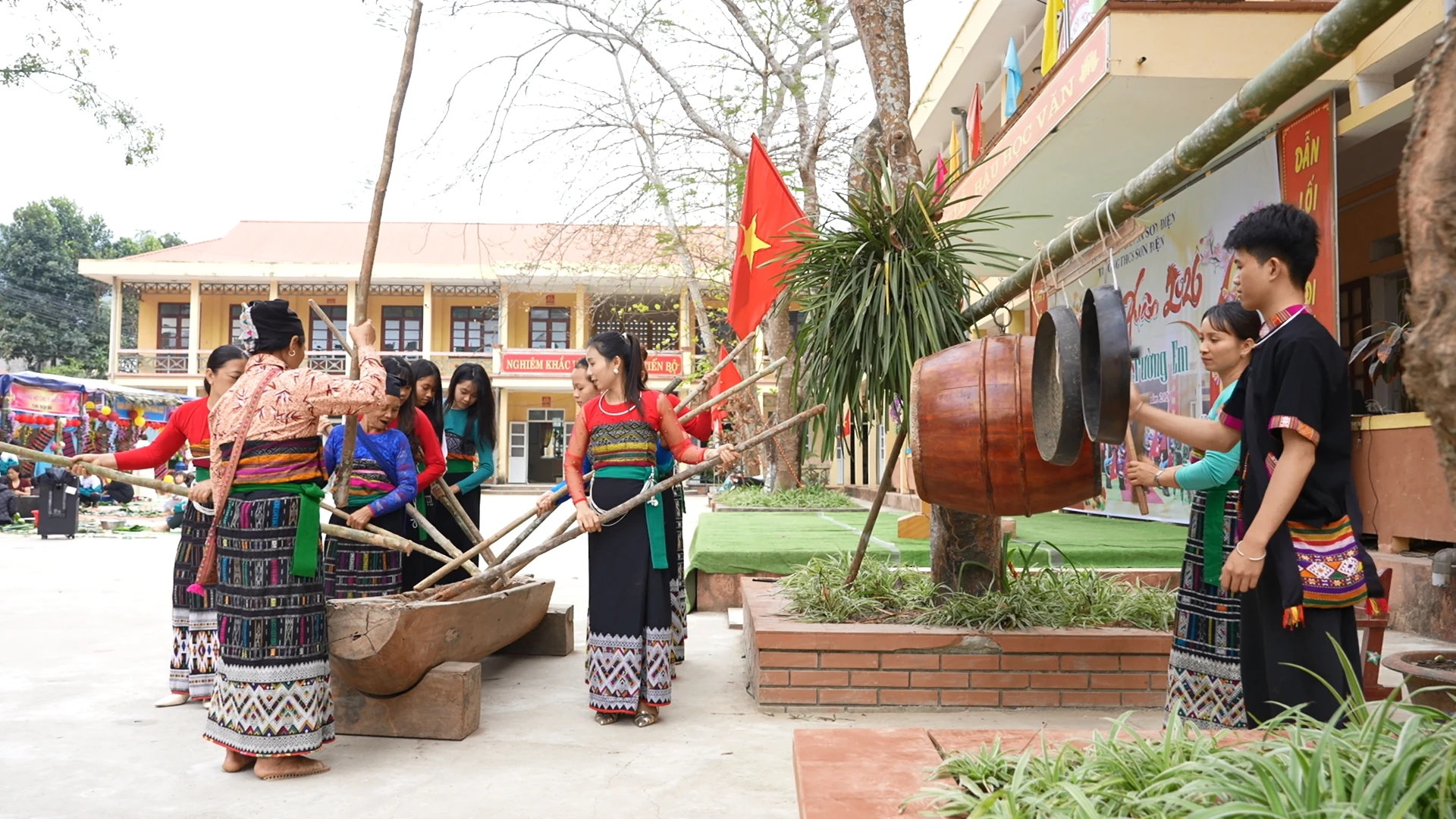 Cậu học trò vùng biên đam mê văn hóa Thái