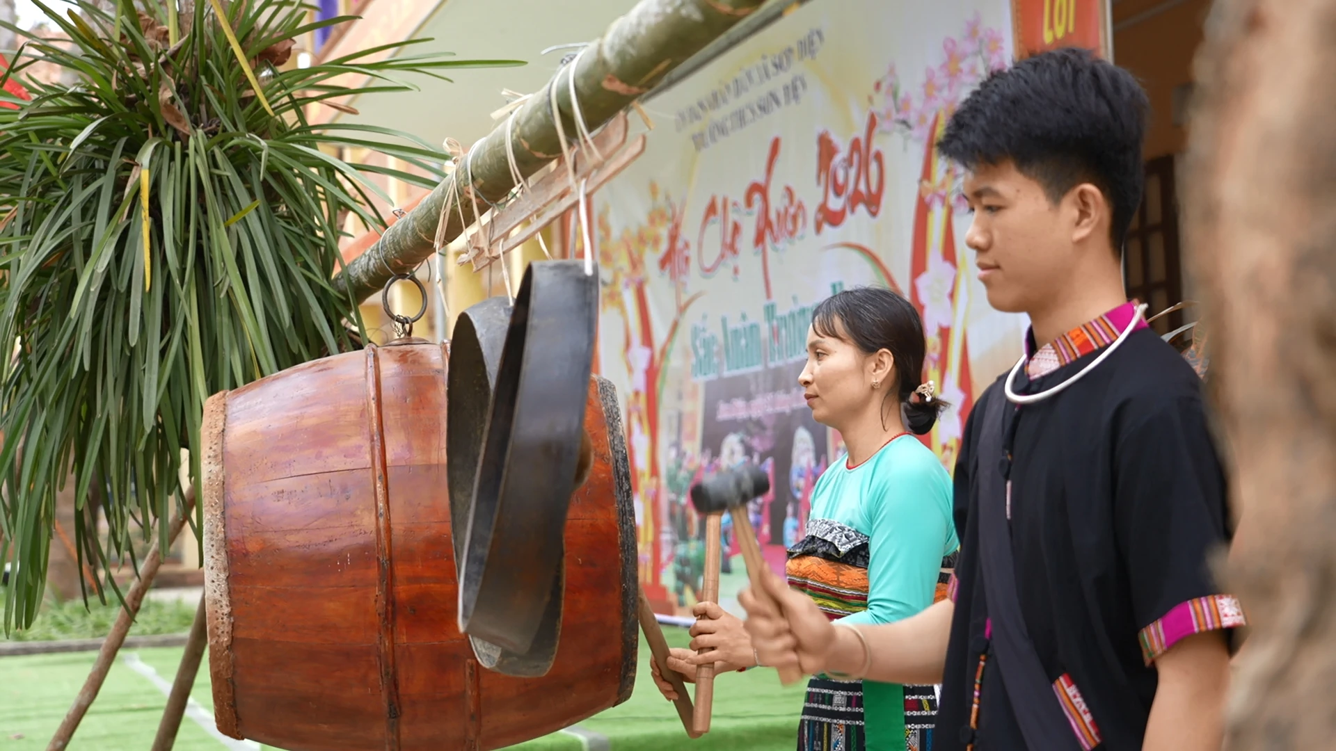 Cậu học trò vùng biên đam mê văn hóa Thái