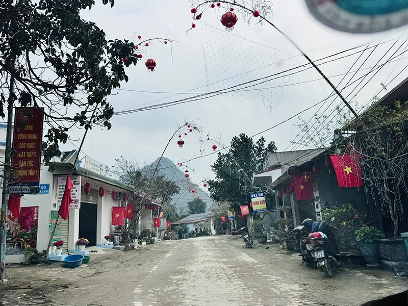 Trên đất làng chiềng ban