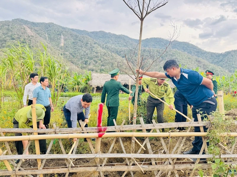 Xã Mường Lát phát động “Tết trồng cây đời đời nhớ ơn Bác Hồ” năm 2026