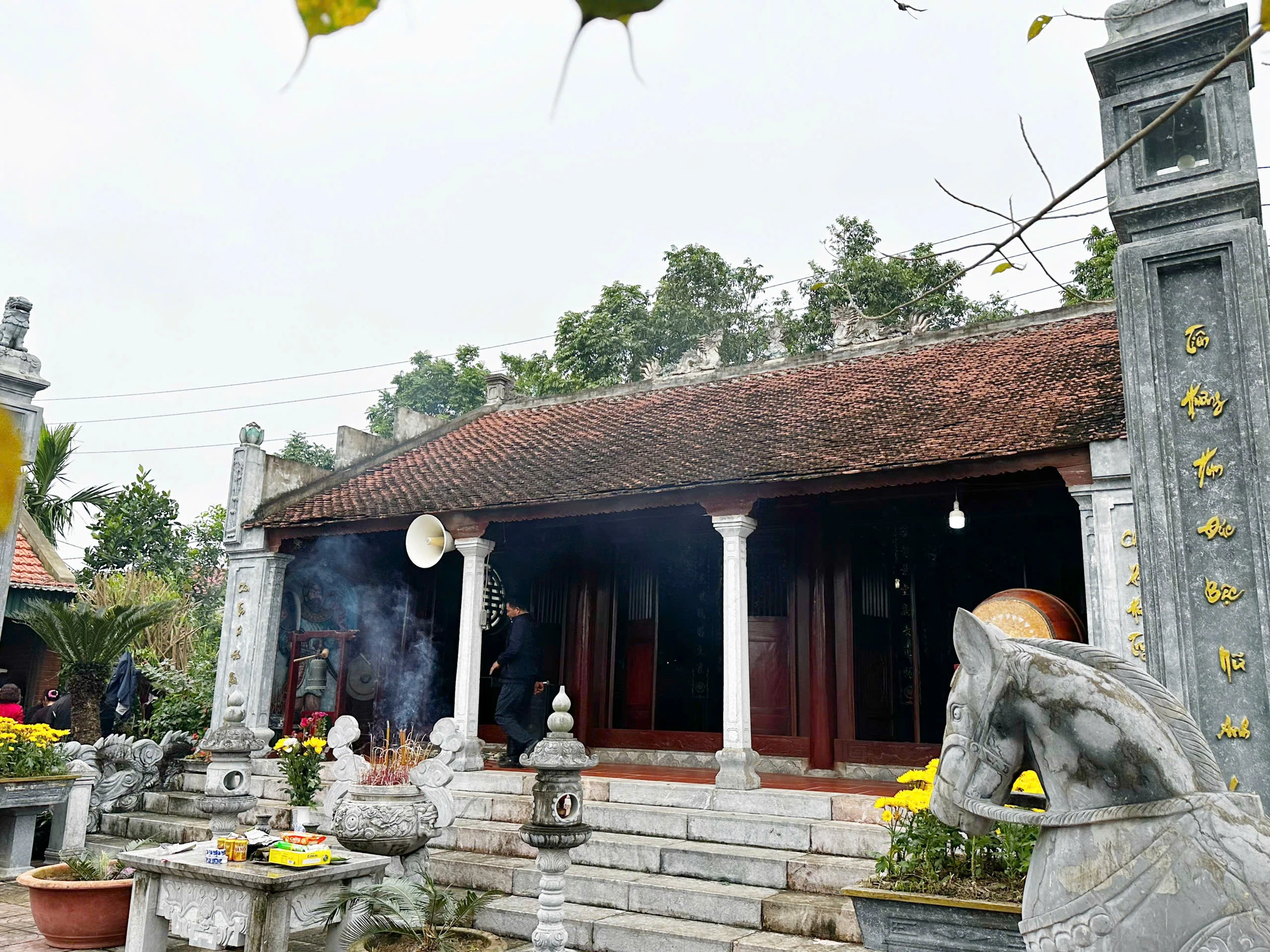 Về Nghè Trung trẩy hội xuân