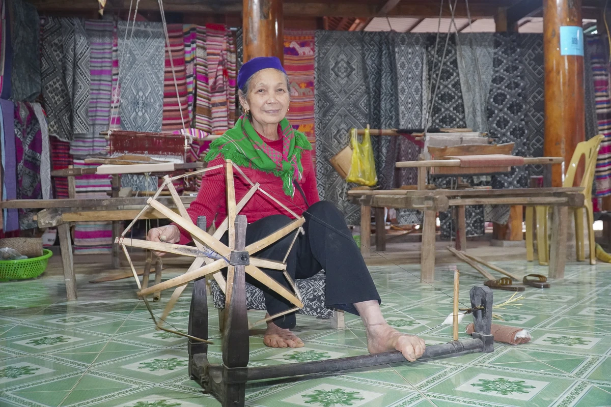 Tiếng thoi giữ hồn thổ cẩm