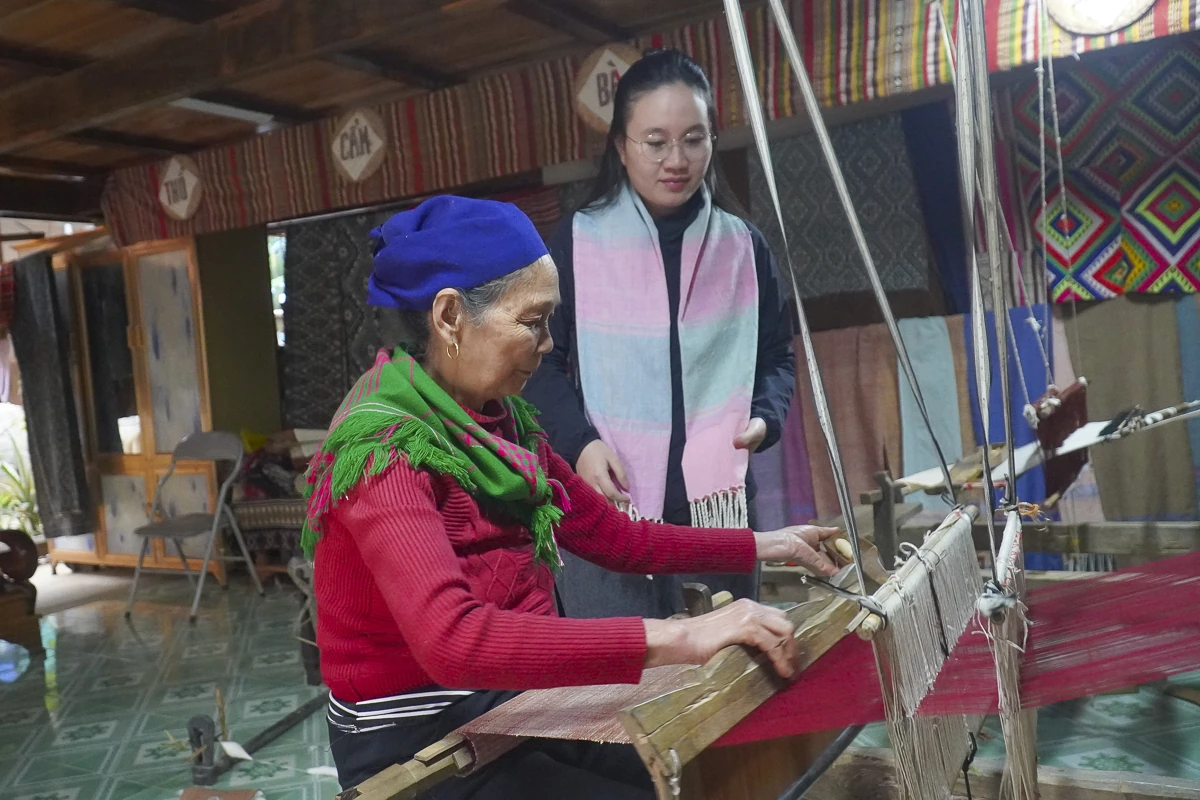 Tiếng thoi giữ hồn thổ cẩm