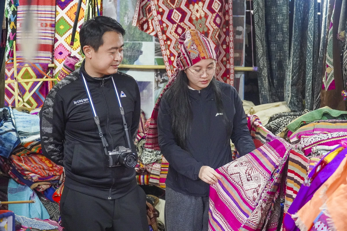 Tiếng thoi giữ hồn thổ cẩm